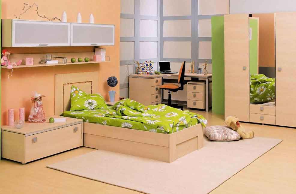 детская комната и мебель в ярких бежевых тонах