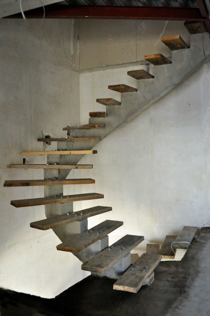 бетонный моно-косоур, лестница 