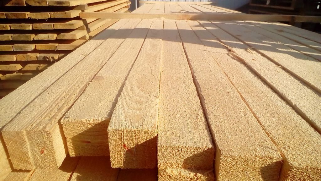 деревянный брус строительный