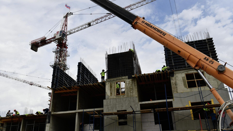 Хуснуллин: надеемся сохранить планку по вводу 100 млн "квадратов" жилья