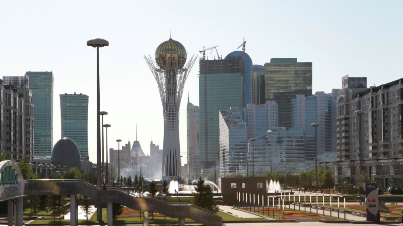 Глава Минстроя РФ и министр индустрии Казахстана обсудили сотрудничество