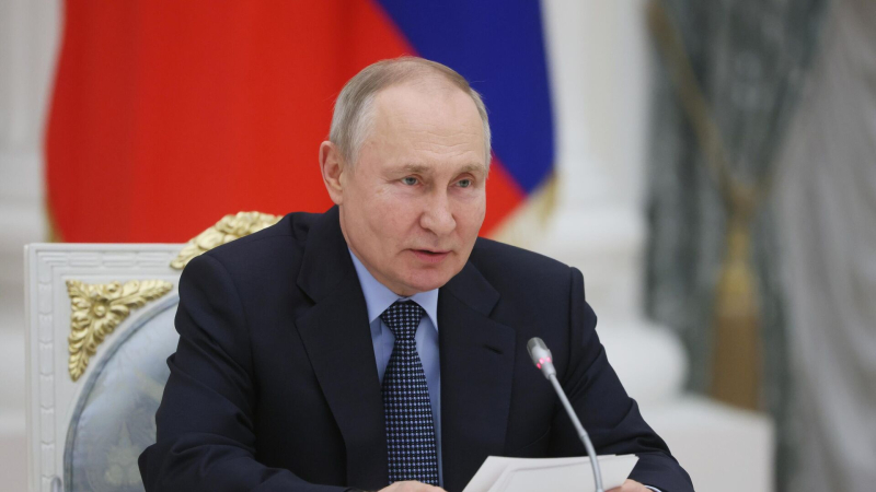 Путин поручил обратить внимание на дела, связанные с перестройкой жилья