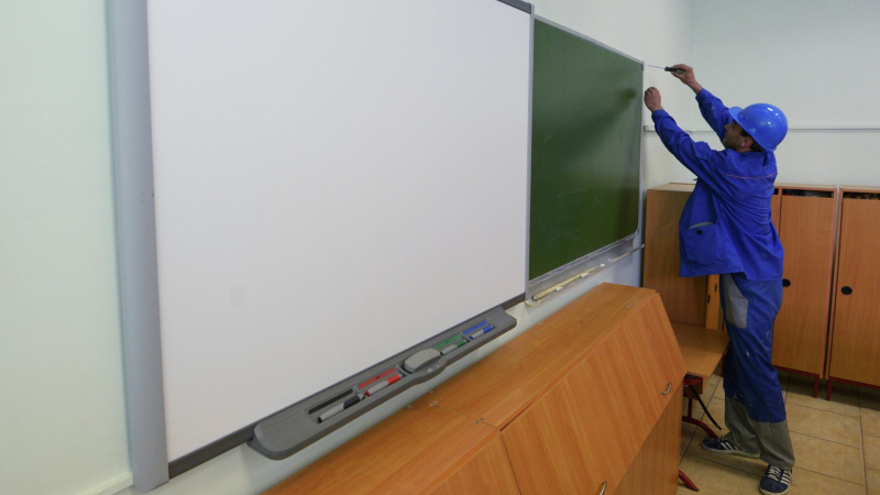 Турчак и Кравцов проверили капремонт и строительство новых школ в Дагестане