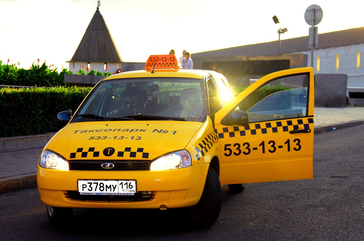Номер такси города казани. Такси. Машина "такси". Легковой автомобиль такси. Легковое такси.