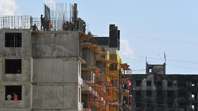 Единый заказчик до конца года завершит стройку десяти домов в Мариуполе