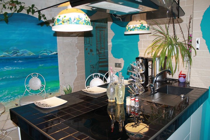 Кухня: морская, с росписью и островом