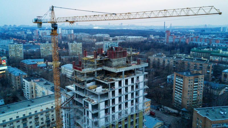 В России в 2023 году хотят ввести 50 млн "квадратов" многоквартирного жилья